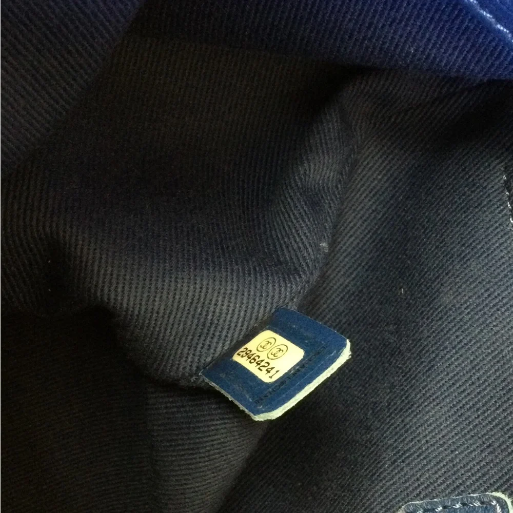 CHANEL very zippered
